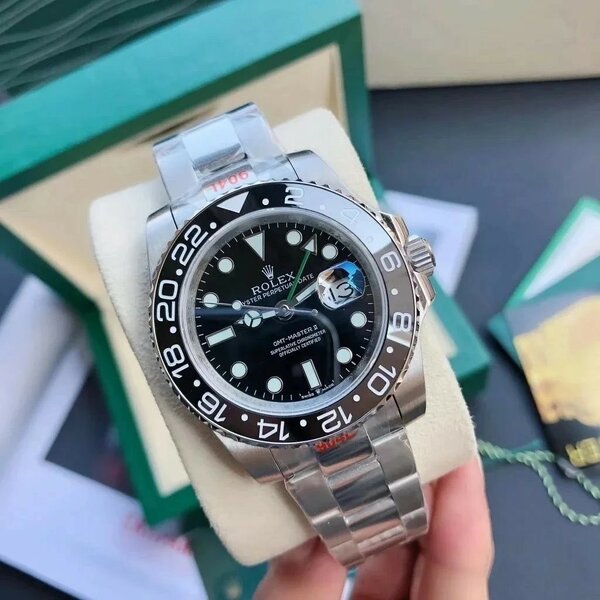 Montre de luxe en acier inoxydable
