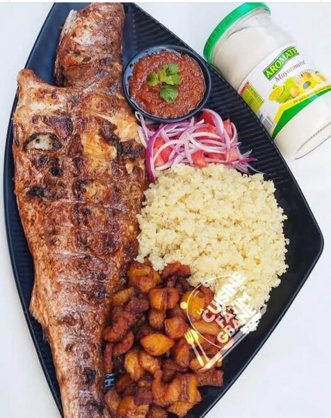 Plat de poisson grillé exotique