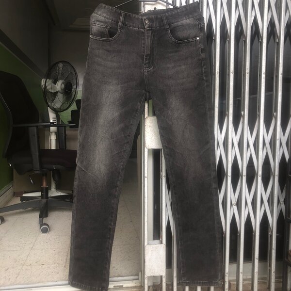 Jean slim noir délavé fripe