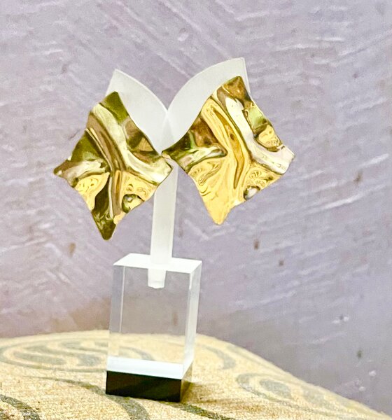 Boucles d'oreilles dorées élégantes