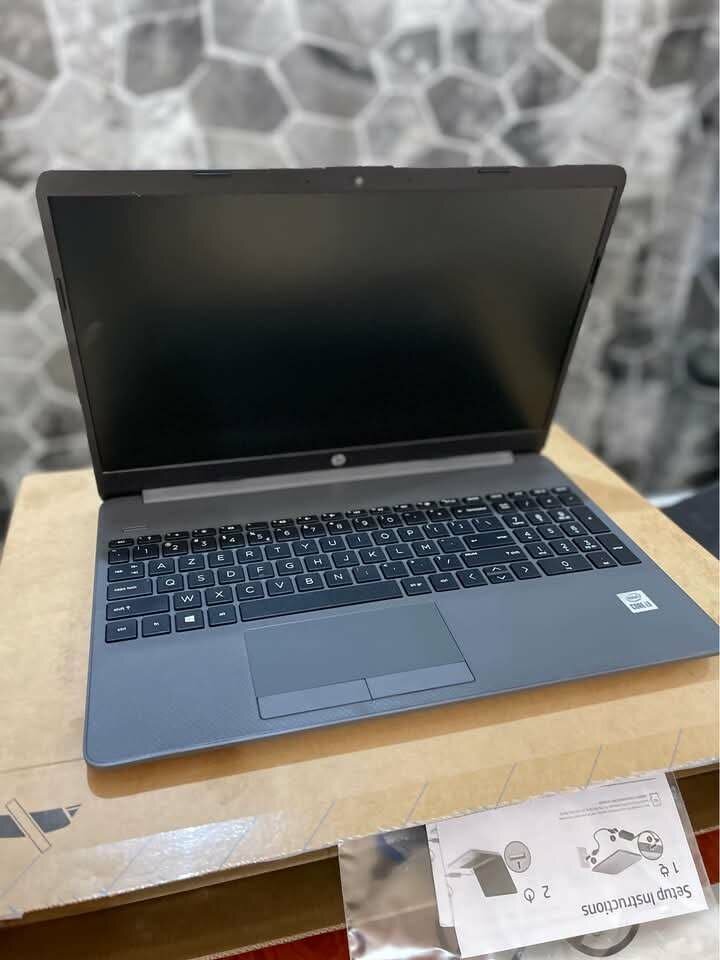 Laptop HP 15 - dwo  PCC : Intel Core i3  RAM : 8 GB DDR 4