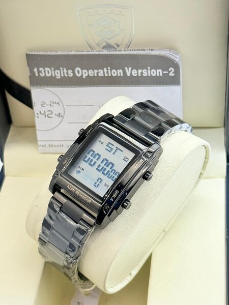 Montre digitale multifonction élégante