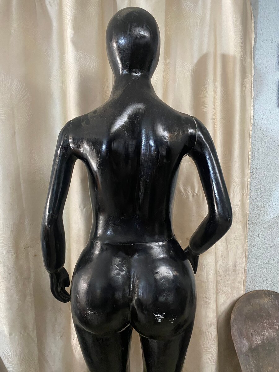 Mannequin noir femme élégant