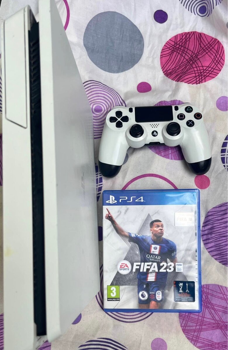 Console PS4 Slim Blanc + FIFA 23