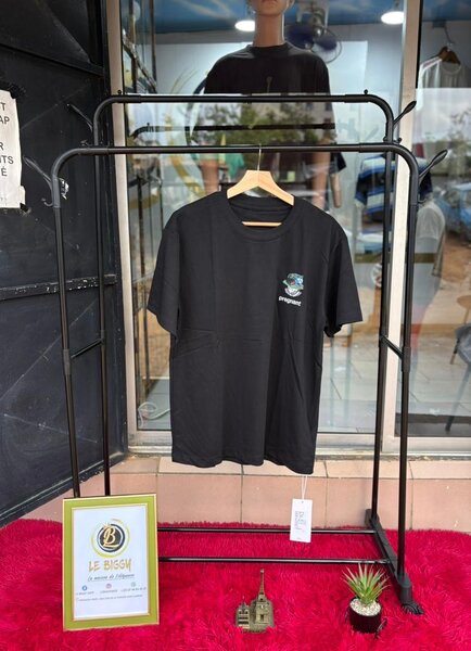 T-shirt graphique noir Art 90