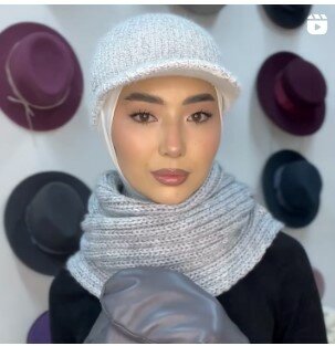 Красивая женская шапка-кепка