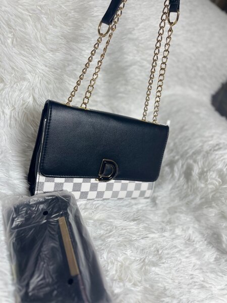 Sac à main élégant avec fermoir