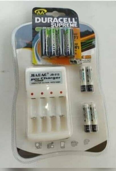 Chargeur de piles avec batteries Duracell