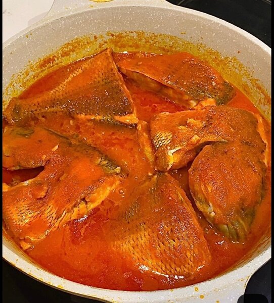 Filets de poisson en sauce épicée