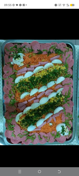 Assiette de charcuterie colorée