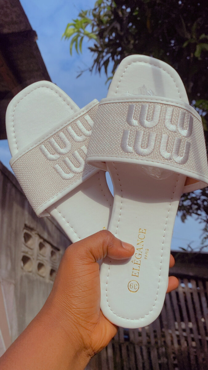 Sandales blanches élégantes