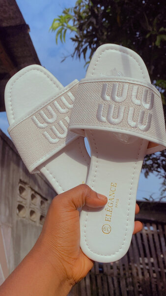 Sandales blanches élégantes