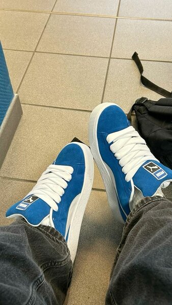 Baskets en daim bleu