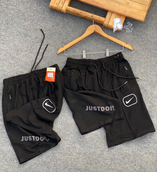 Shorts de sport avec logo