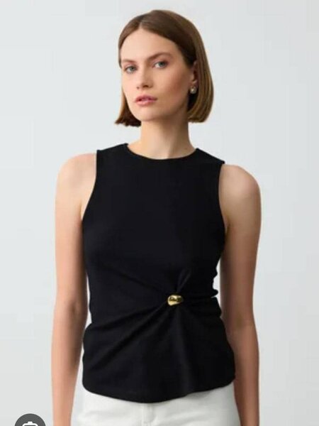 Débardeur noir avec boucle