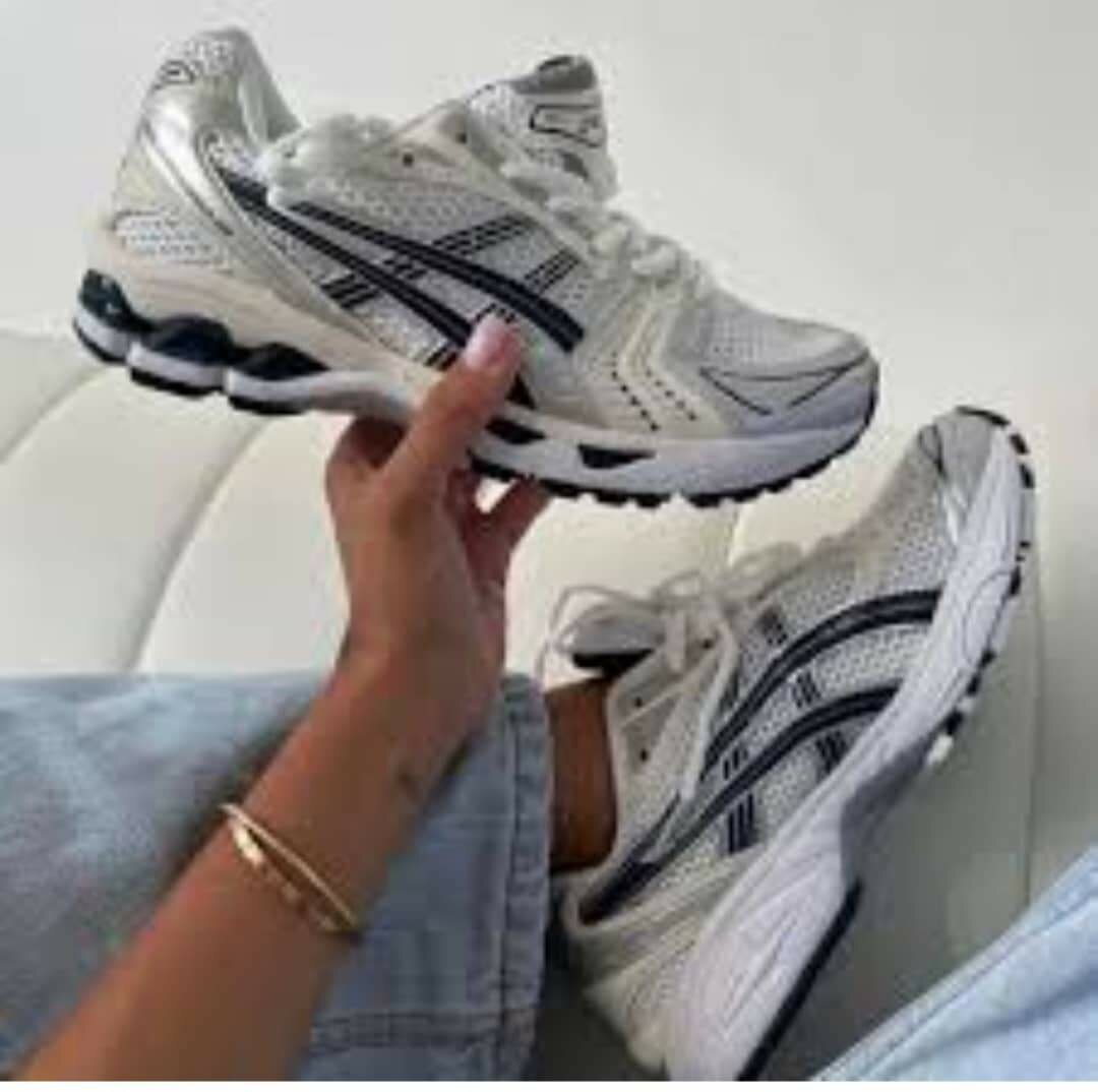 Asics Sneakers