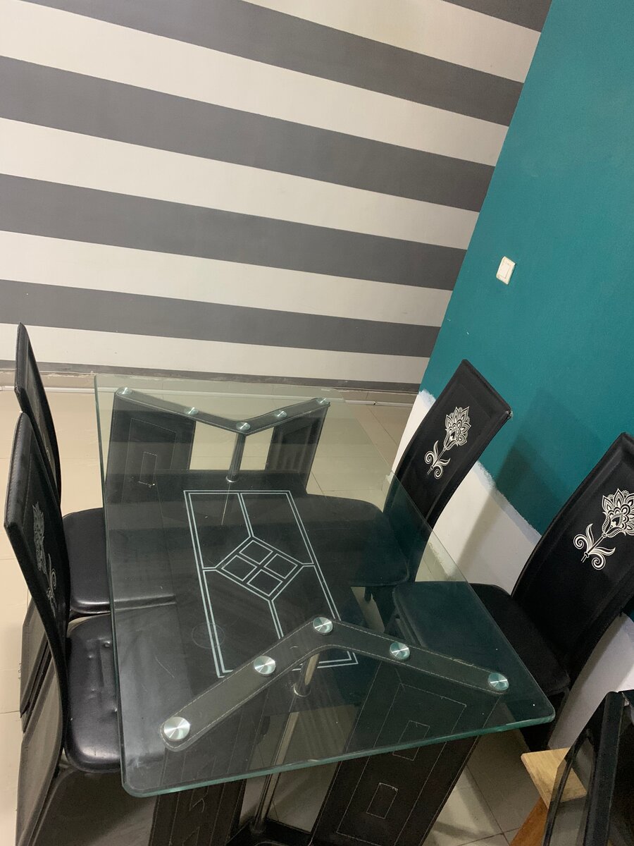 Table à manger en verre moderne