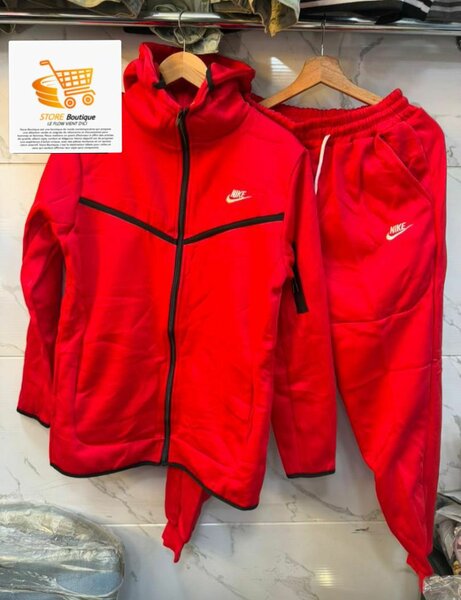 Ensemble de sport rouge Nike