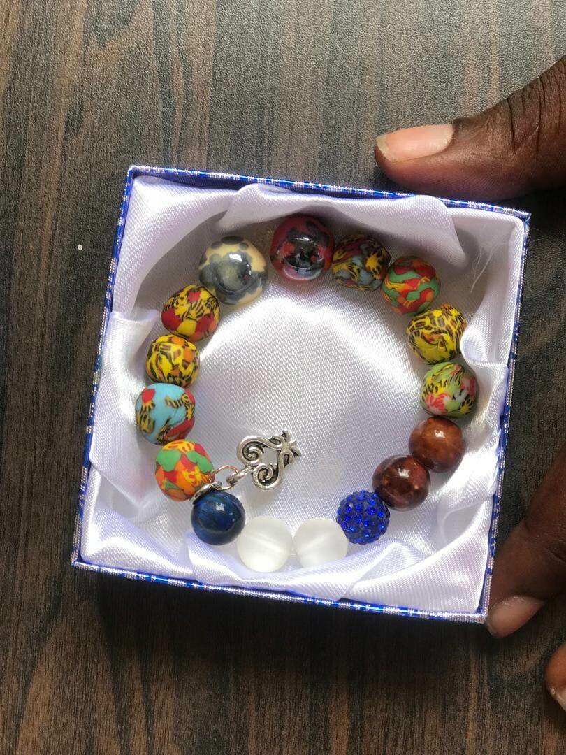 Customized beads bracelets