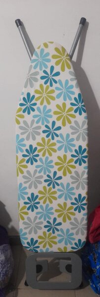 Planche à repasser florale