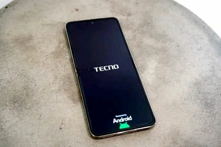 Tecno Phantom Smartphone pliable