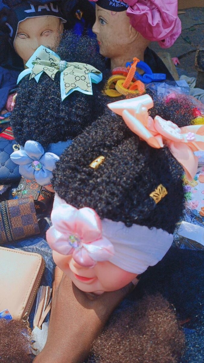 Perruque enfant fleurie