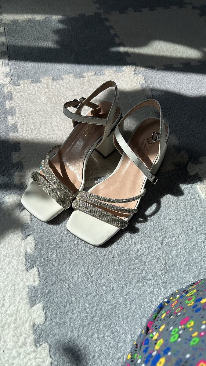 Босоножки на каблуках