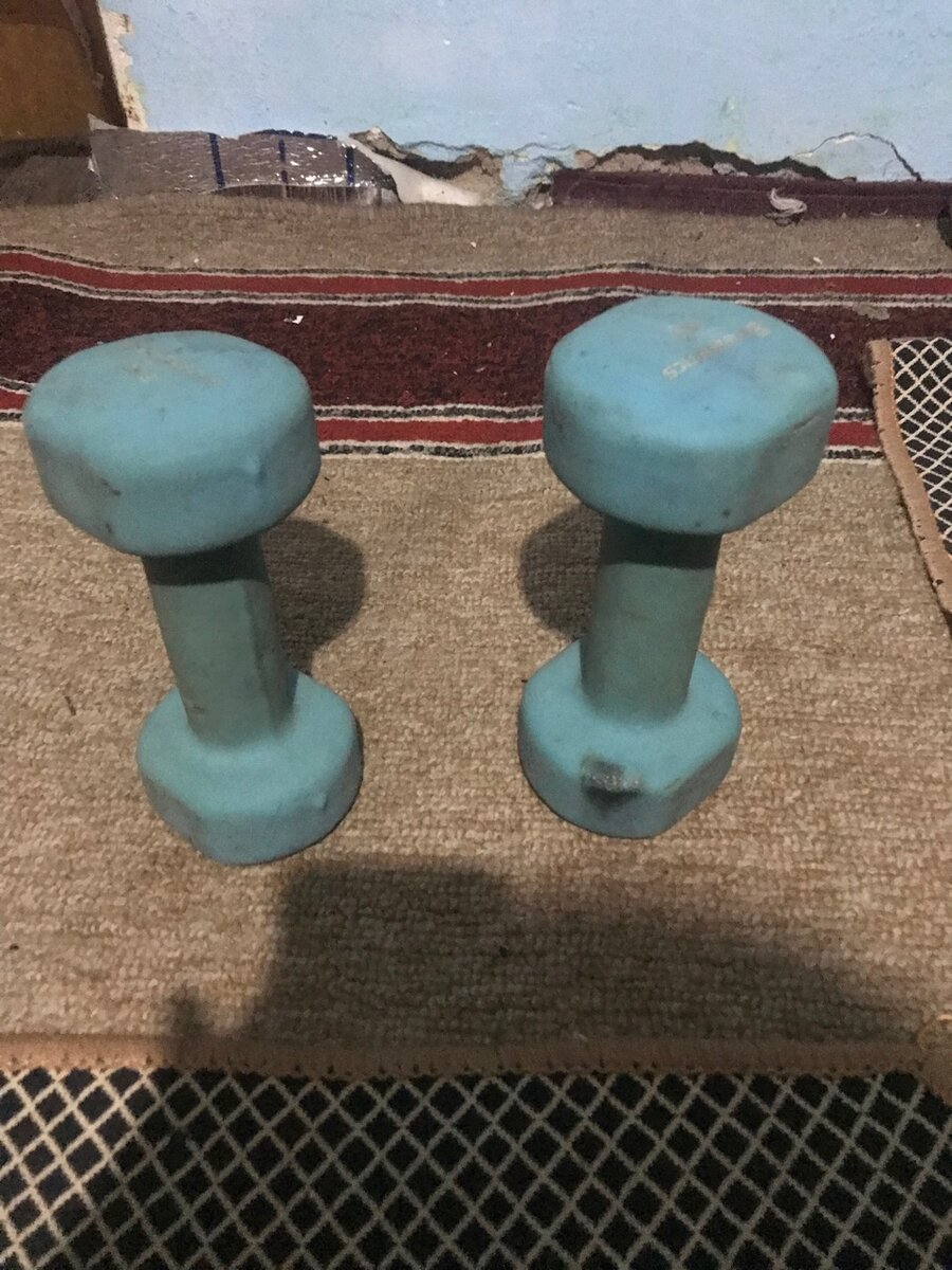 Гантели каждый 3кг обши 6кг