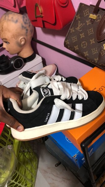 Baskets noires en daim