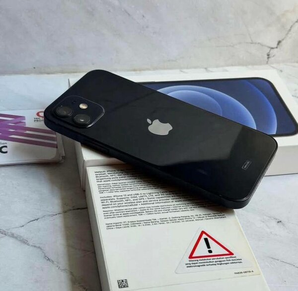 iPhone 12 Noir 64 Go