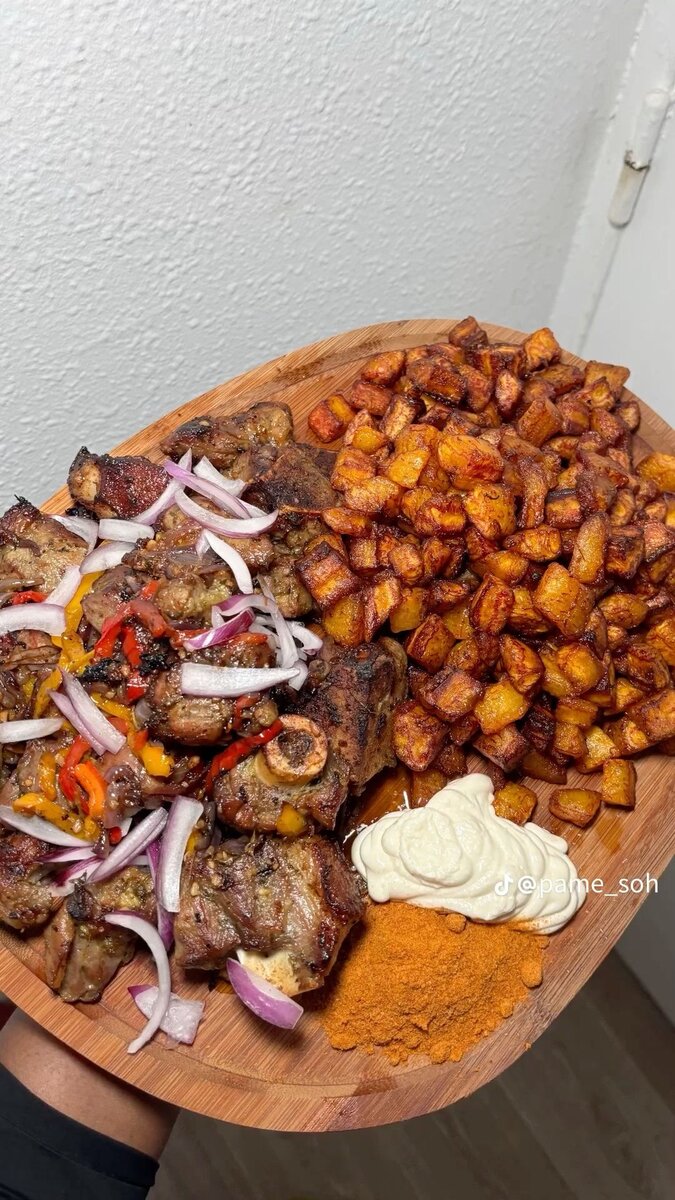 Poulet épicé et plantains