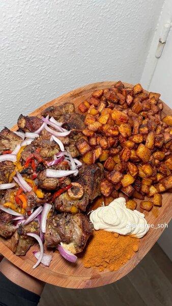 Poulet épicé et plantains