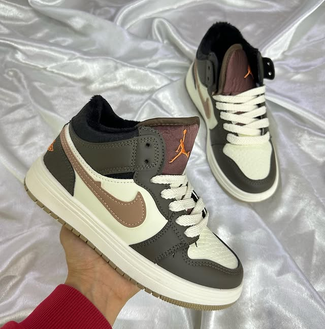 Кроссовки бело-зеленые