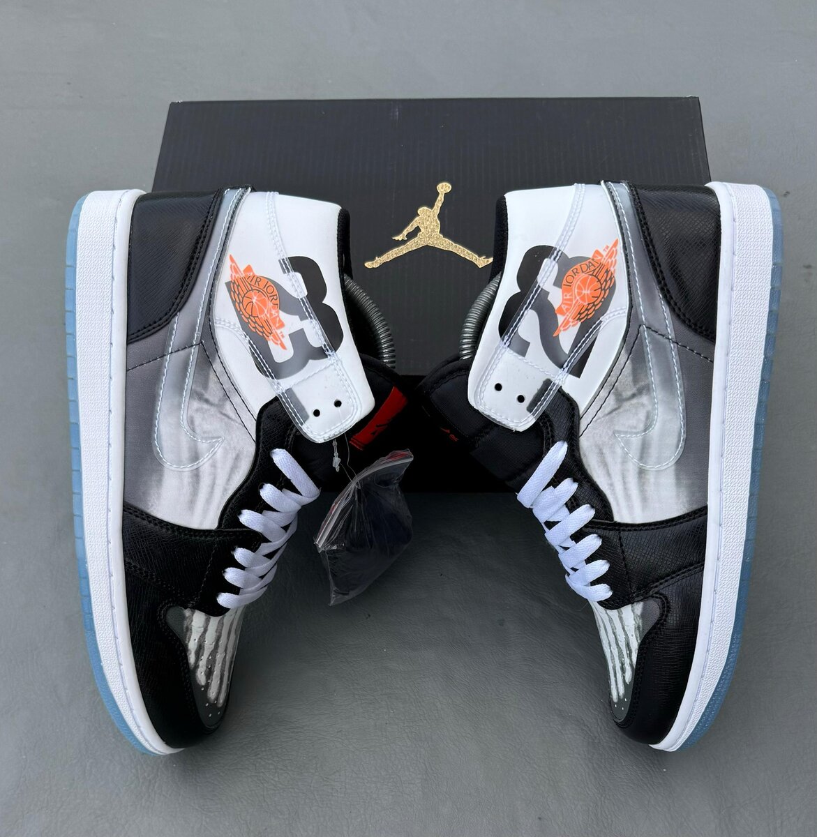 Air Jordan 1 Mid SE