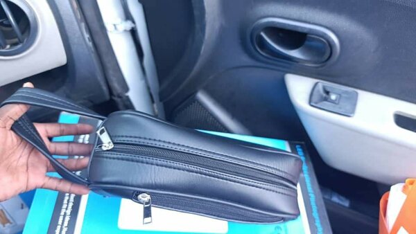 Trousse de toilette en cuir