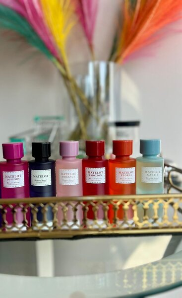 Ensemble de mini parfums colorés