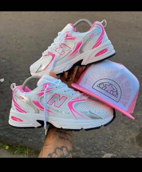 Sneakers blancs et roses