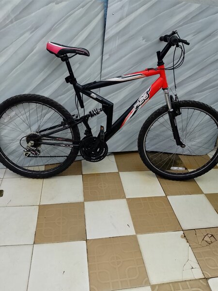 VTT tout-terrain rouge