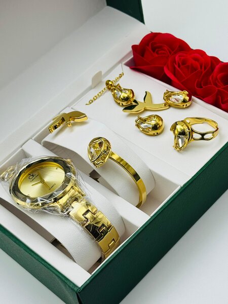 Ensemble Montre et Bijoux Dorés