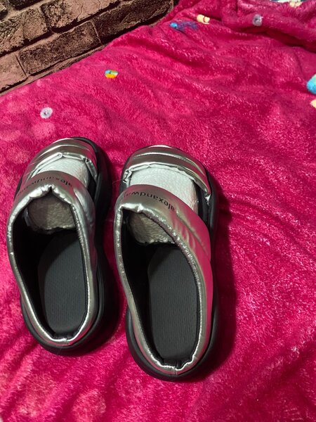 Sandales argentées élégantes