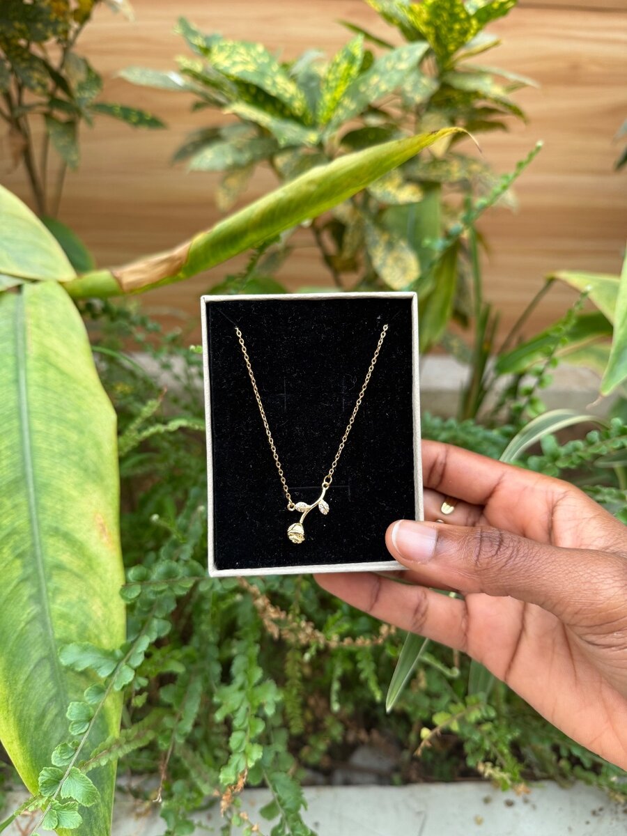 Collier Pendentif Doré Élégant