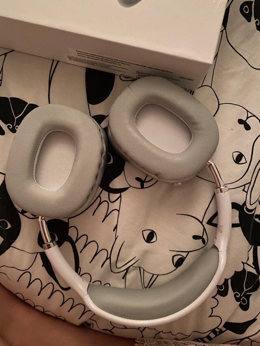 Продам наушники абсолютно новые, все есть в комплекте.