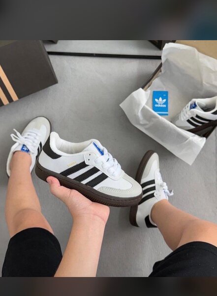 Baskets blanches Adidas enfant