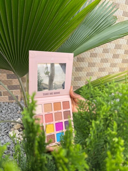 Vibrant Eyeshadow Palette