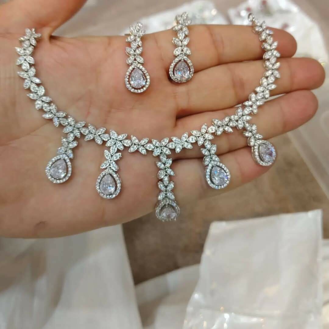 Ladies party set nackless and earrings