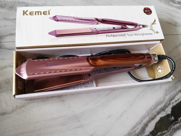 Kemei hair straightener
