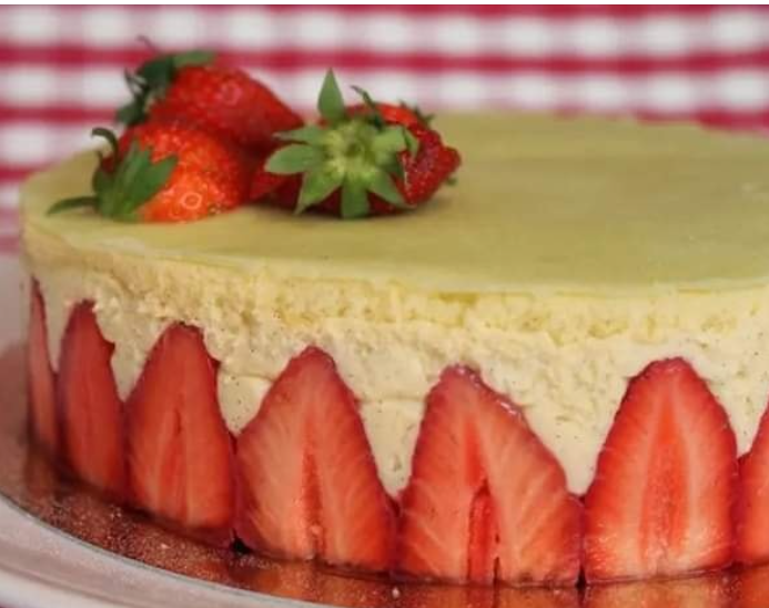 Aujourd'hui decouvrez un fraisier Un beau et très savoureux gâteau pour avos vacances 