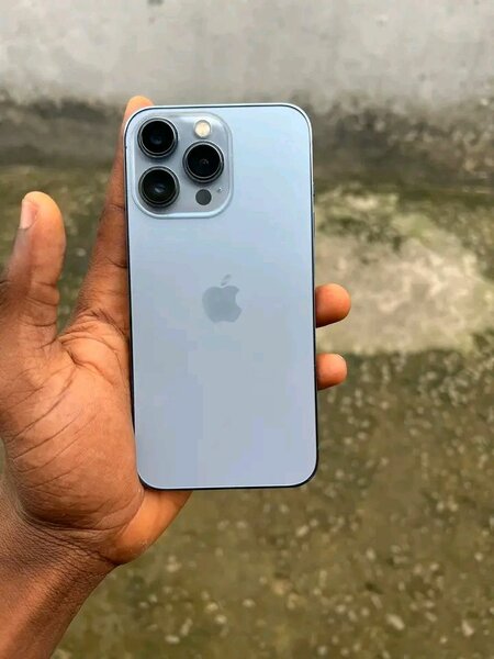 iPhone Pro Max en argent