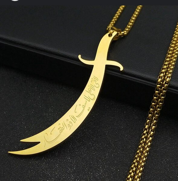 Collier Pendentif Sabre Doré