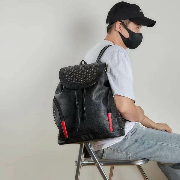 Sac à dos urbain clouté